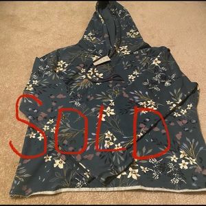 Medium NWT floral sweatshirt